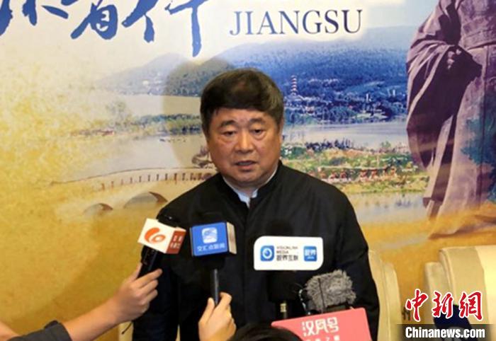 单霁翔接受媒体采访。　朱志庚 摄