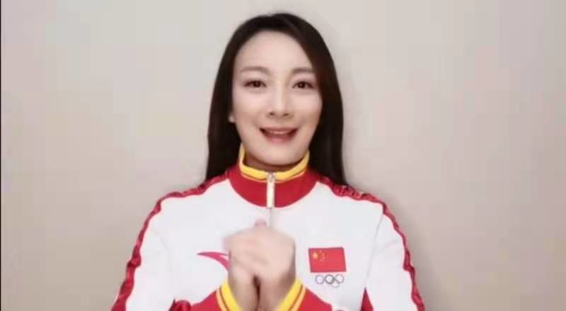 中国文化交流网携手滑雪世界冠军李妮娜陪你一起就地过年