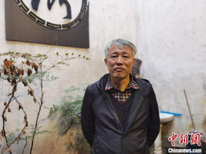 “江南刺绣馆”馆长曹军 周孙榆 摄