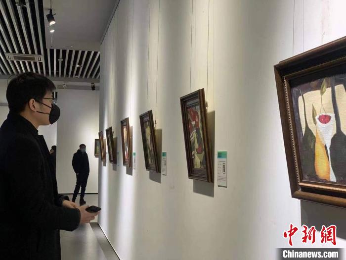 此次画展的作品呈现了中俄两国的社会人文、风土人情和自然风光?！×跷?摄